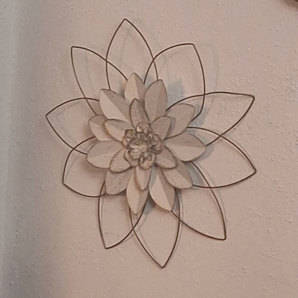 Flower on the wall decorative plaque - Picture 1 of 3